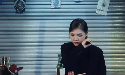 Myra Trần thất tình, vừa uống rượu một mình vừa khóc nức nở trong MV mới