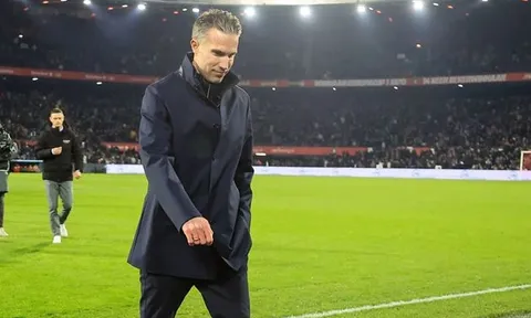 Van Persie đưa Feyenoord vào top 3 Eredivisie