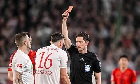 Augsburg 1-3 Bayern: Tấm thẻ đỏ bước ngoặt; Musiala mang đến nỗi lo