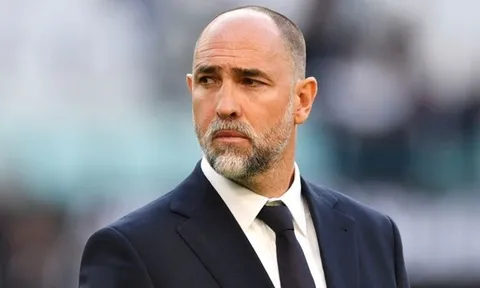 Tân HLV chốt danh sách cầu thủ Juventus gặp AS Roma