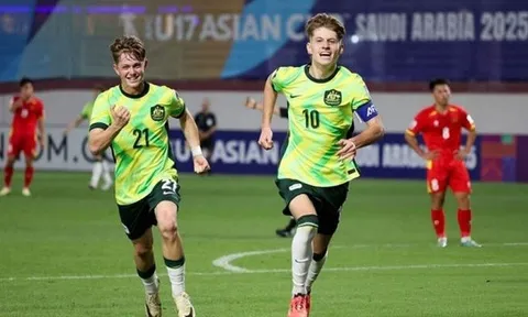 Thần may mắn mỉm cười với U17 Việt Nam
