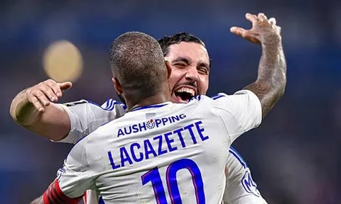 AS Monaco "run rẩy" trong top 2; Lyon bay vào top 4