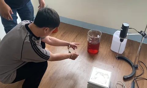 Phát hiện khách ở 1 mình nhưng liên tục mua nhiều đá lạnh, chủ nhà nghỉ hỏi ChatGPT rồi báo công an