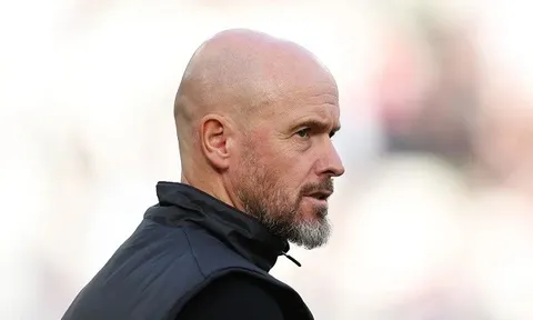 Erik ten Hag dự khán trận Roma vs Juventus, báo hiệu bom tấn HLV tại Serie A?