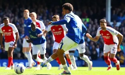 “Everton giúp Liverpool một tay – chuyện này hiếm lắm đấy!”