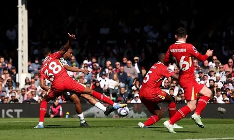 Liverpool thua tan nát hiệp 1, Roy Keane cảm thán