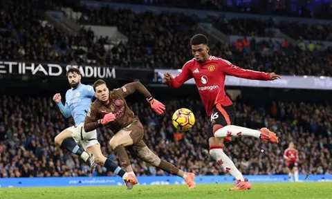 Neville dự đoán 4 bàn thắng trận MU vs Man City