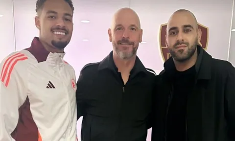 Erik ten Hag xuất hiện trên sân tập, ngày càng rõ dấu hiệu tái xuất