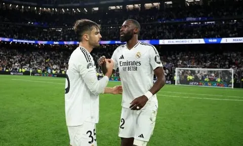 Hàng phòng ngự thảm họa "níu chân" Real Madrid