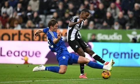 Leicester vs Newcastle: Kỷ lục 'muối mặt' của Van Nistelrooy; 'Bia tập bắn' của Isak