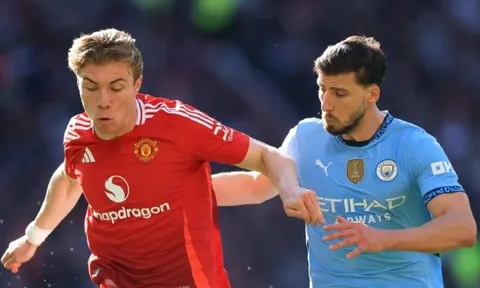 Kỷ lục bị phá chỉ sau 38 giây ở derby Manchester