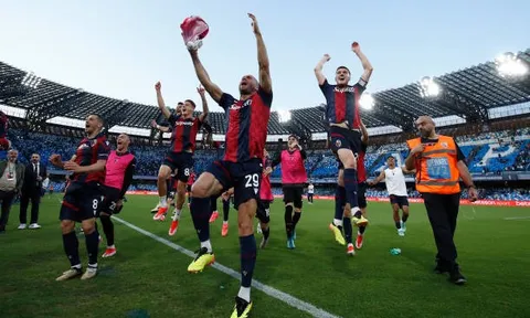 Napoli thành 'nạn nhân' thứ 7 của Bologna?
