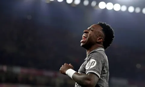 Fan Real phẫn nộ, đòi trừ lương tiền đạo ''tàng hình'' trước Arsenal