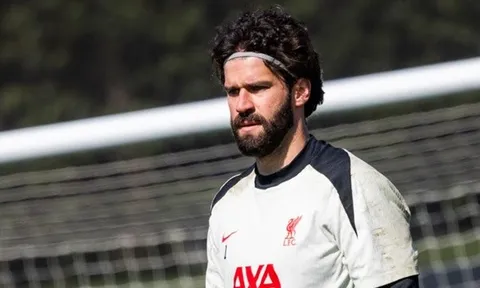 Alisson Becker đáp trả tin đồn chuyển đến Galatasaray