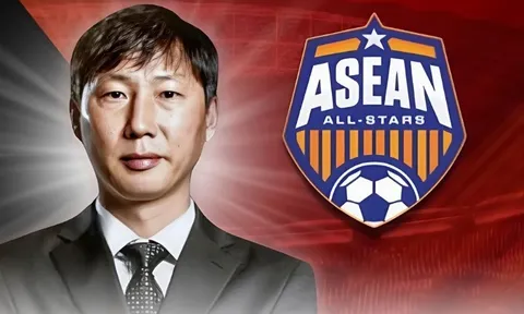 CHÍNH THỨC: HLV Kim Sang-sik dẫn dắt đội ASEAN All-Stars đấu Man United