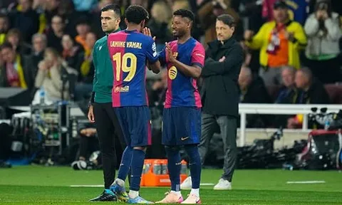 Đánh bại Dortmund, Hansi Flick bất ngờ khen ngợi "người thừa" Barca