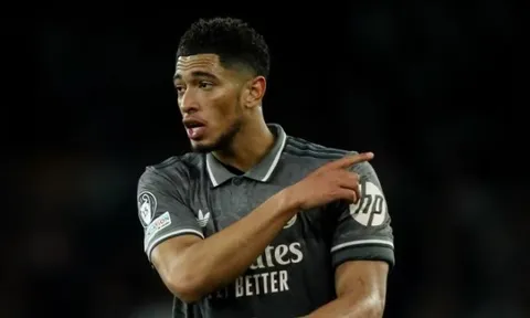 Vì sao Bellingham được vỗ tay sau trận thua Arsenal?