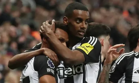 Newcastle buộc Arsenal và Liverpool từ bỏ Isak