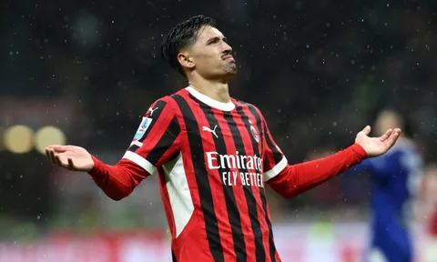 Reijnders cân bằng kỷ lục của Van Basten trong trận Udinese 0-4 Milan