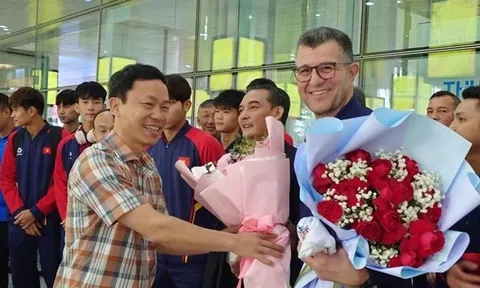 Ông Cristiano Roland tạm chia tay U17 Việt Nam