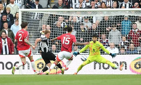 12 thống kê Newcastle 4-1 MU: Bước ngoặt Garnacho; Lần đầu cho Onana