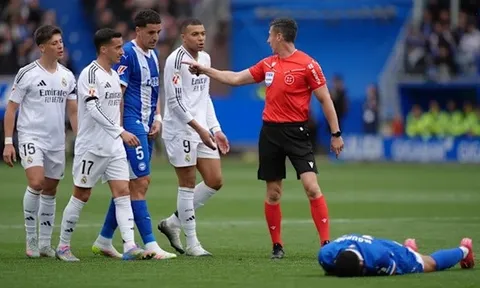 Cú hích Mbappe