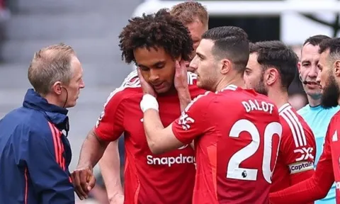 NÓNG! Cú sốc ập đến Man United
