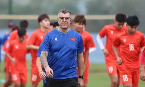 U17 Việt Nam sau giải châu Á: Bài toán giữ chân HLV Roland; Nan giải vấn đề bóng đá trẻ