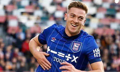"Cuộc đua hiện chỉ còn giữa Man United và Chelsea"