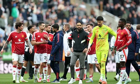 Điều gì làm nên phiên bản Man United tệ nhất lịch sử?