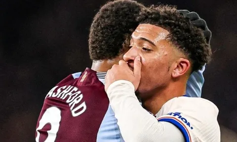 Khó xử với Jadon Sancho