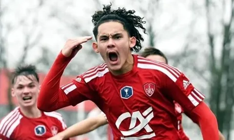 Kiến tạo tại Ligue 2, "măng non" 2004 bắn tín hiệu cho HLV Kim Sang Sik