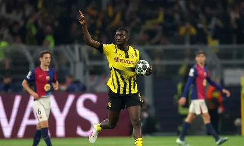 Đánh bại Barca 3-1, sao Dortmund lập kỷ lục tại Champions League