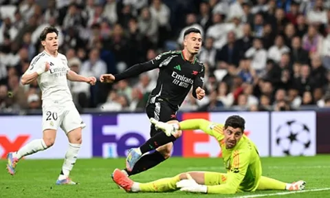Courtois: Arsenal đã đè bẹp Real