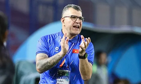 Điểm tin bóng đá Việt Nam 17/4: Trọng tài ngoại xuất hiện ở vòng 19 V-League; Ông Roland quay về vai trò cũ