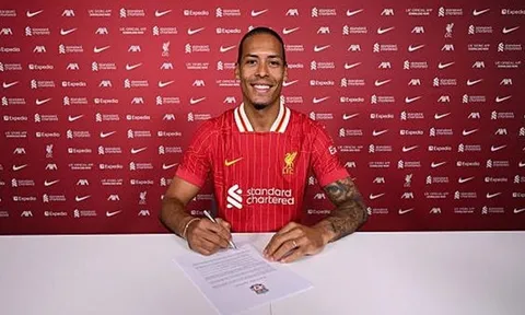 CHÍNH THỨC! Van Dijk gia hạn hợp đồng với Liverpool