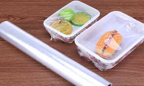 “Bóc phốt” những sai lầm khi dùng màng bọc thực phẩm: Bạn có đang vô tình “bỏ độc” vào bữa ăn của gia đình mình?