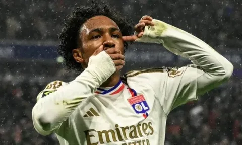 NÓNG! Lyon đón cú hích lớn trước trận gặp MU