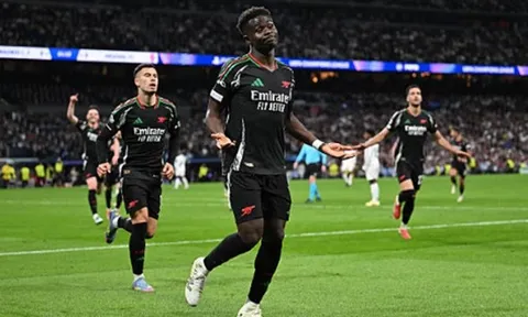 Real Madrid 1-2 Arsenal: Bản lĩnh Pháo thủ; Nhà vua băng hà