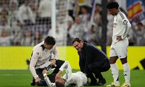 UEFA giải thích lý do từ chối quả penalty của Mbappe
