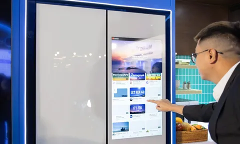 Samsung tích hợp AI vào thiết bị gia dụng: Lướt web nghe nhạc, nhắn tin ngay trên cửa tủ lạnh giá gần 47 triệu