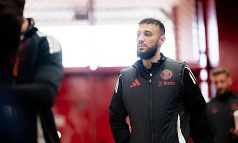 Man United thoát hiểm Europa League, bí ẩn Mazraoui và Lindelof rời sân
