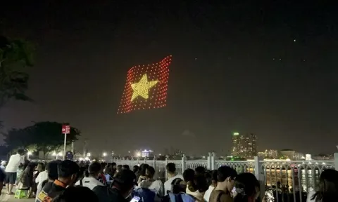 Rực rỡ TPHCM trong đại lễ 30/4: Màn trình diễn 10.500 drone và 30 điểm pháo hoa