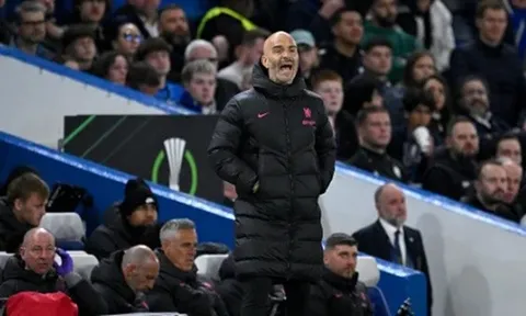 Phản ứng bất ngờ của Maresca khi bị fan Chelsea la ó
