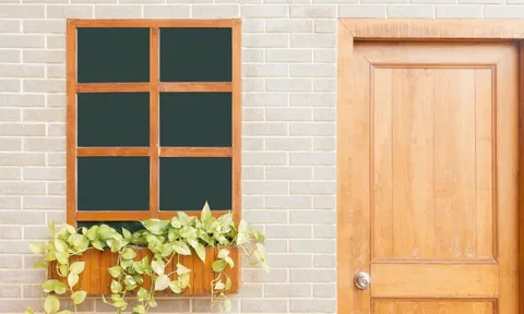 Người xưa nói: Nhà xây 2 cửa, người và của lao đao, núi vàng cũng hết. Tại sao lại như vậy?