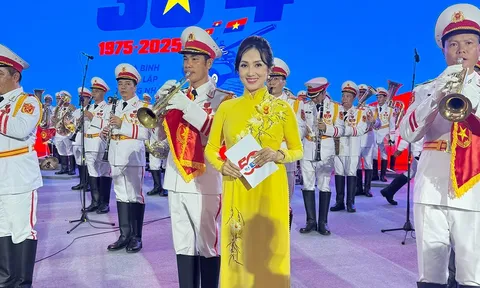 MC Phương Thảo vỡ òa cảm xúc khi góp giọng trong chương trình nghệ thuật “Rạng rỡ non sông Việt Nam”