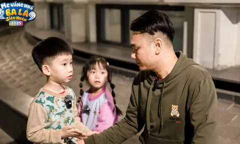 Cặp song sinh nhà Khắc Việt bất ngờ bị soi vì "nói chuyện trống không" với người lớn