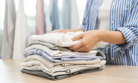 Giặt quần áo vô tình dính giấy vệ sinh đừng lo chỉ cần làm 1 bước là sạch ngay, hiệu quả không ngờ