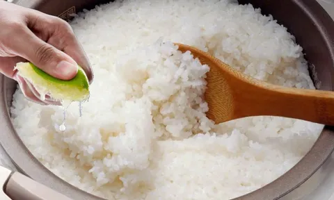 Vắt chanh vào nồi cơm: Mẹo hay mang đến lợi ích bắt ngờ, ít người biết