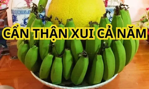 Mua chuối thắp hương có nên ghép 2 nải chuối lại với nhau rồi dâng lên bàn thờ không?